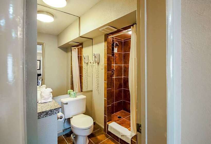 בית מלון כפרי Quality Inn Near Potomac Mills