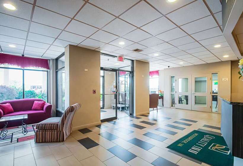 בית מלון כפרי Quality Inn Near Potomac Mills