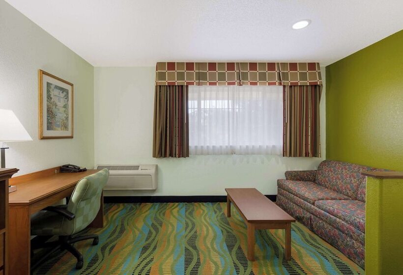 هتل Quality Inn & Suites Medford Airport