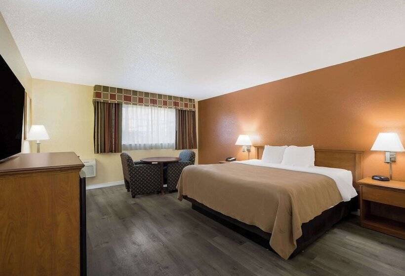 Hotel Quality Inn & Suites Medford Airport