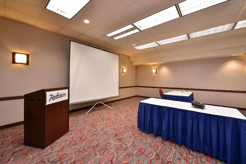 هتل Radisson  Madison