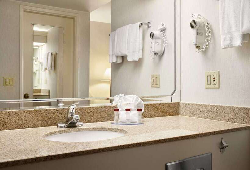 فندق Ramada By Wyndham Costa Mesa/newport Beach