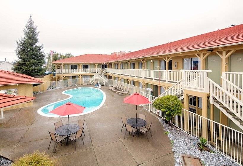 هتل Red Lion Inn & Suites Redding