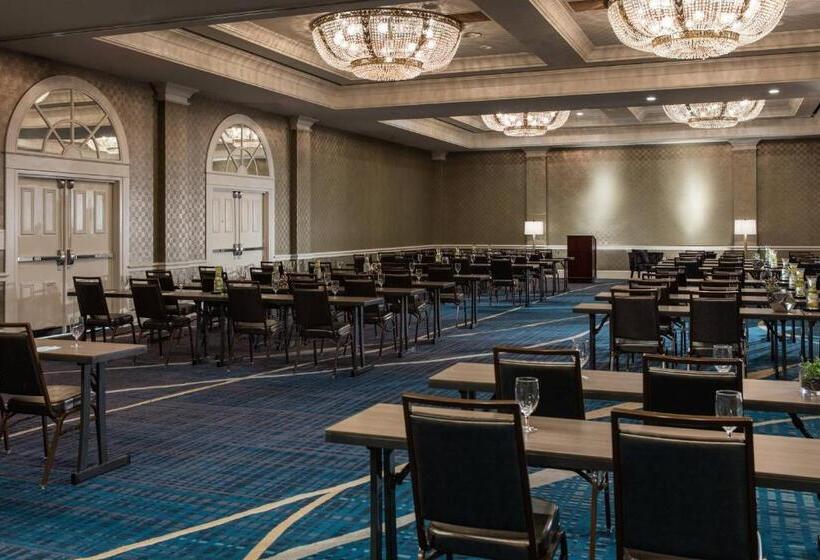 Отель Renaissance Waterford Oklahoma City