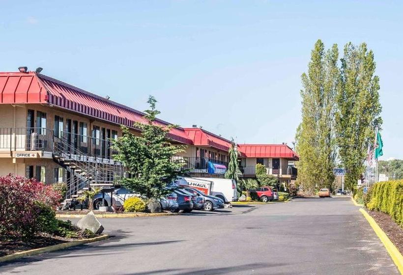 Hotel Rodeway Inn & Suites