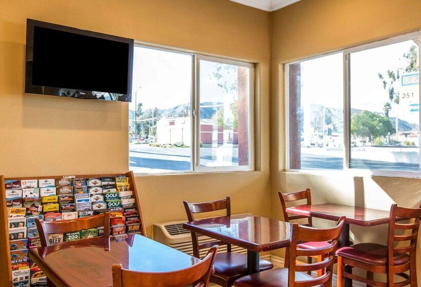 هتل Rodeway Inn & Suites Corona
