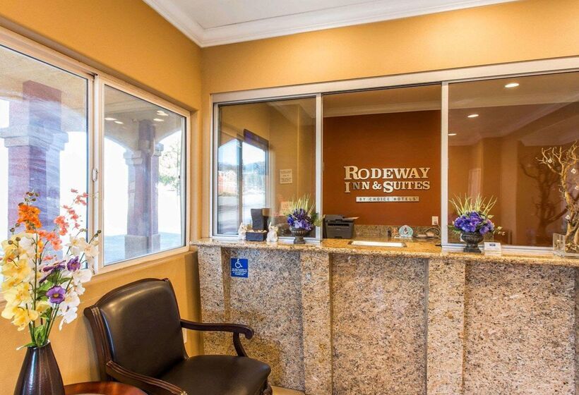 هتل Rodeway Inn & Suites Corona