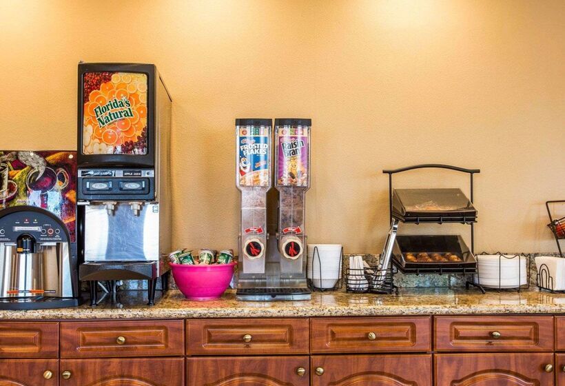 هتل Rodeway Inn & Suites Corona