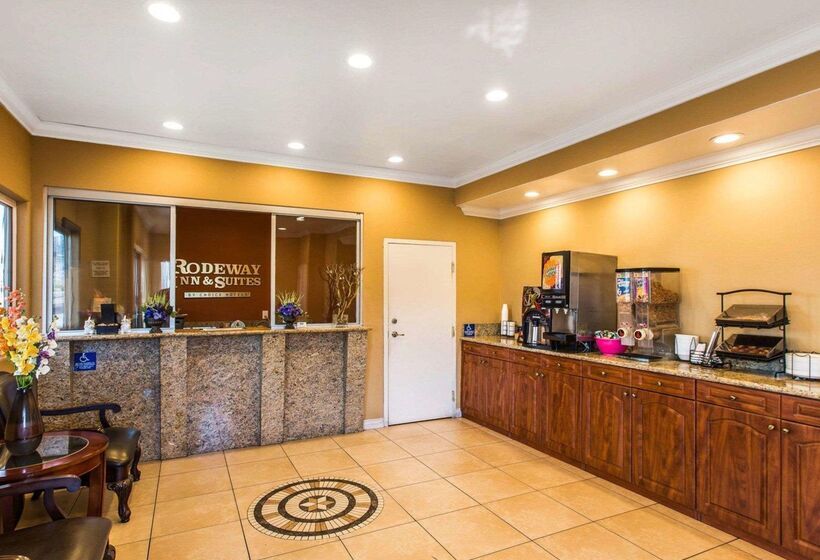 هتل Rodeway Inn & Suites Corona