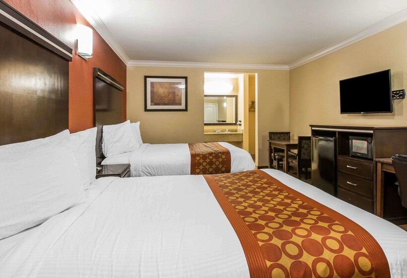 هتل Rodeway Inn & Suites Corona