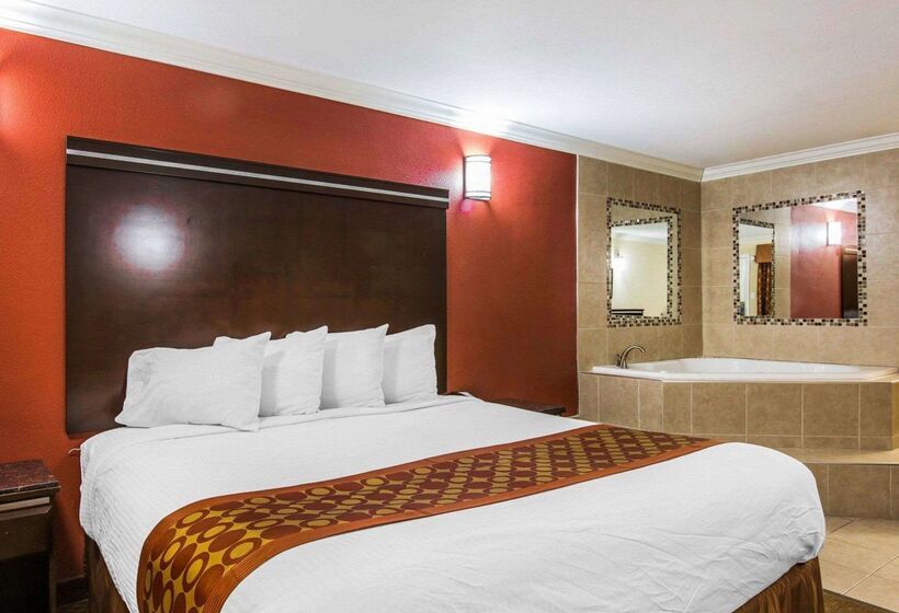 هتل Rodeway Inn & Suites Corona