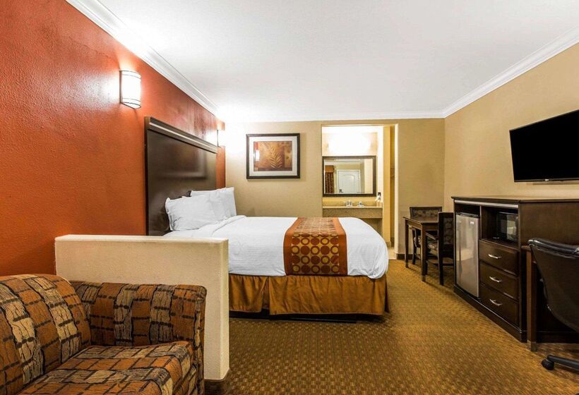 هتل Rodeway Inn & Suites Corona