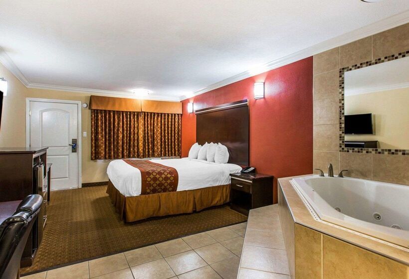 هتل Rodeway Inn & Suites Corona