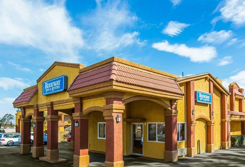 هتل Rodeway Inn & Suites Corona
