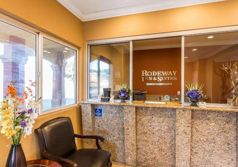 هتل Rodeway Inn & Suites Corona