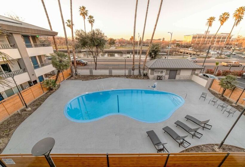 هتل Studio 6 Suites Stockton, Ca Waterfront