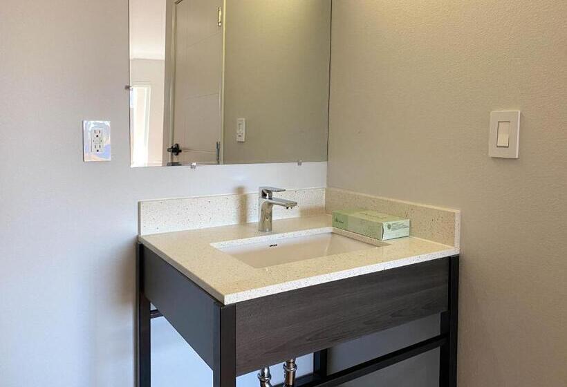 هتل Studio 6 Suites Stockton, Ca Waterfront