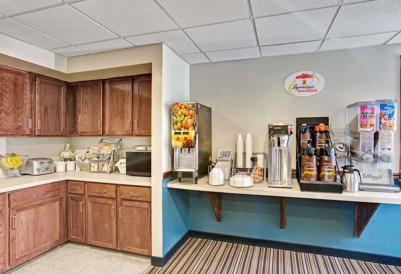 هتل Super 8 By Wyndham Newark De
