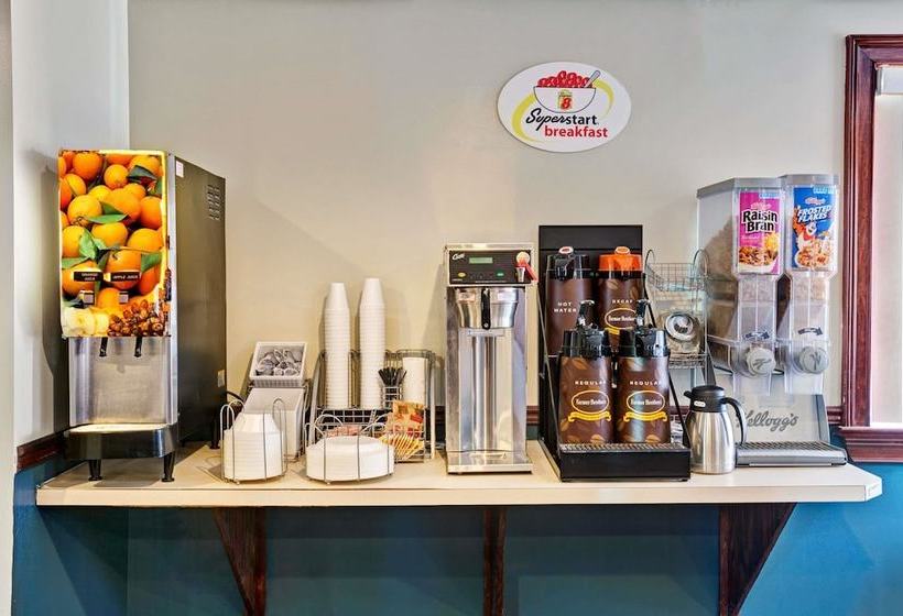 هتل Super 8 By Wyndham Newark De