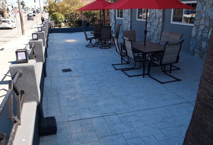 هتل Surf City Inn & Suites