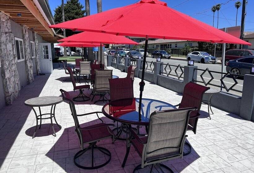 هتل Surf City Inn & Suites