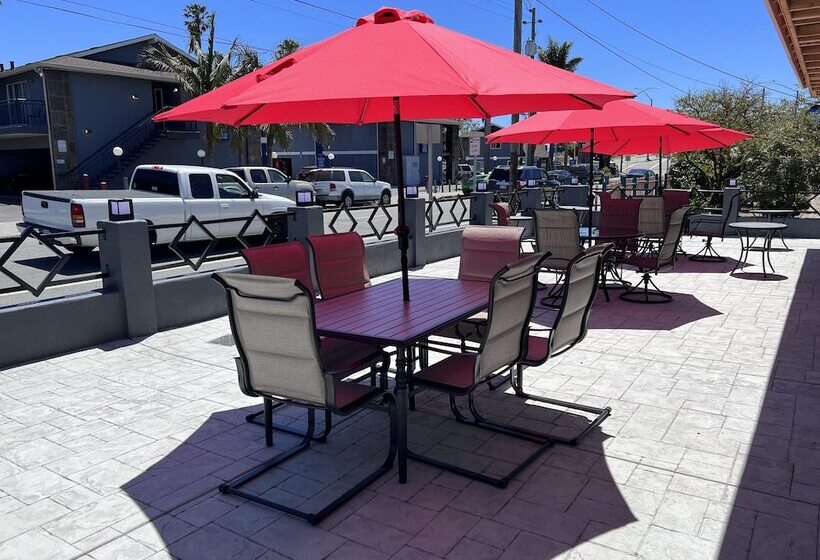 هتل Surf City Inn & Suites