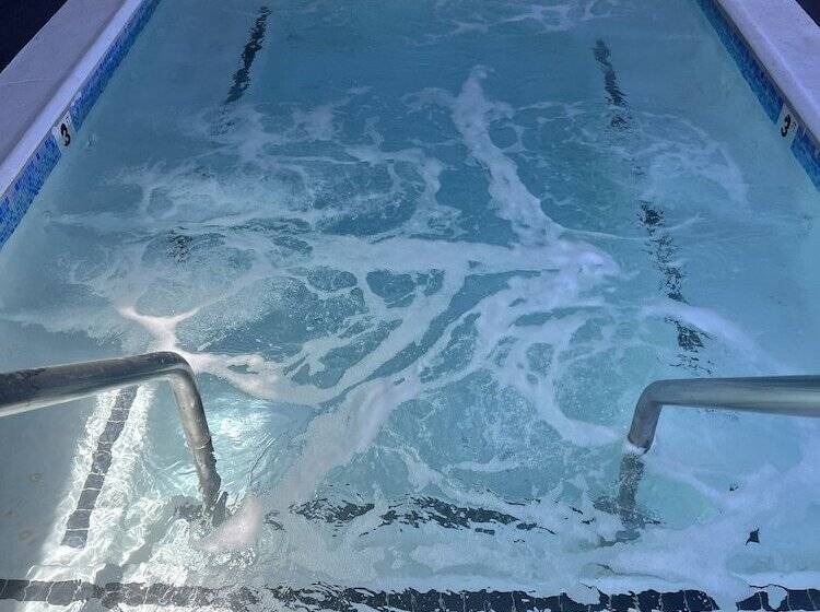 هتل Surf City Inn & Suites