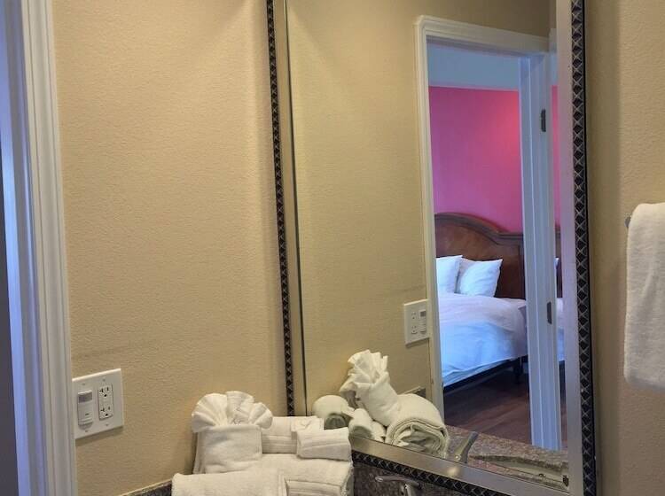 هتل Surf City Inn & Suites