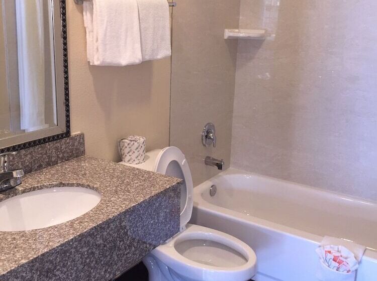 هتل Surf City Inn & Suites