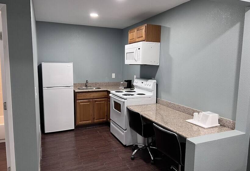 هتل Surf City Inn & Suites
