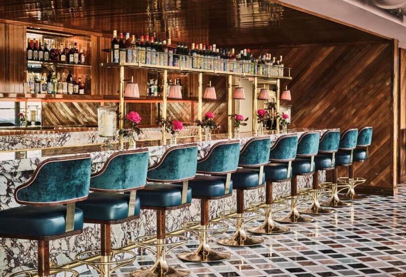 ホテル The Newbury Boston