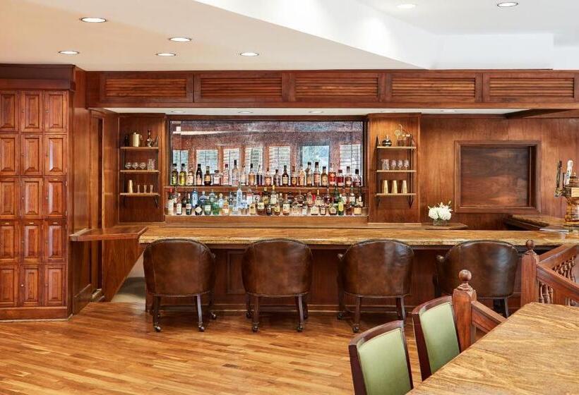 酒店 The Tides Inn