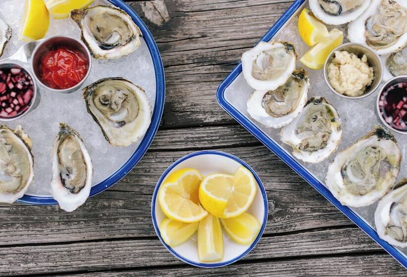 酒店 The Tides Inn