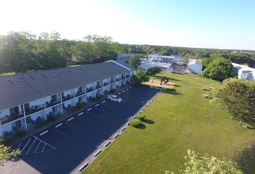 هتل The Tidewater Inn   Cape Cod