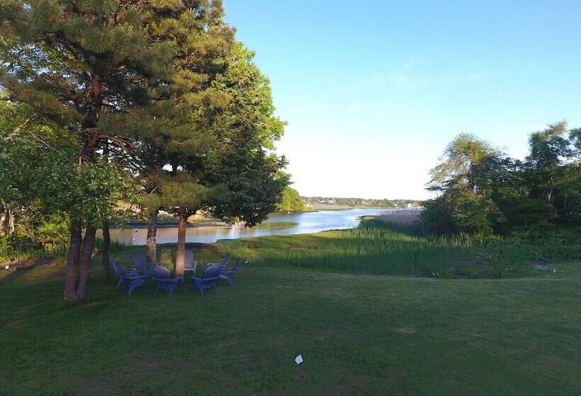 هتل The Tidewater Inn   Cape Cod