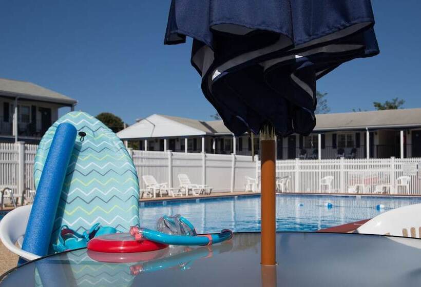 هتل The Tidewater Inn   Cape Cod