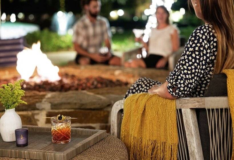 هتل The Woodlands Resort, Curio Collection By Hilton