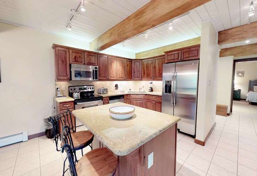 هتل Top Of The Village   Coraltree Residence Collection