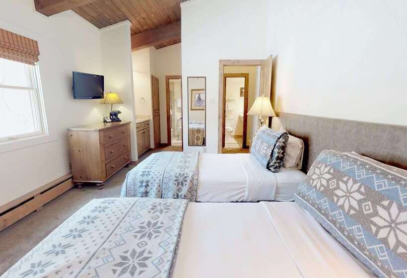 בית מלון כפרי Top Of The Village Coraltree Residence Collection