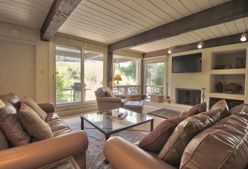 هتل Top Of The Village   Coraltree Residence Collection