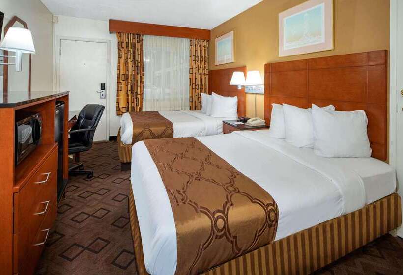 هتل Travelodge By Wyndham Burbankglendale