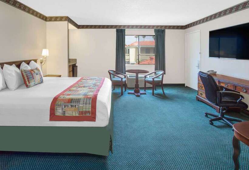 Hotel Travelodge By Wyndham Costa Mesa Newport Beach Hacienda