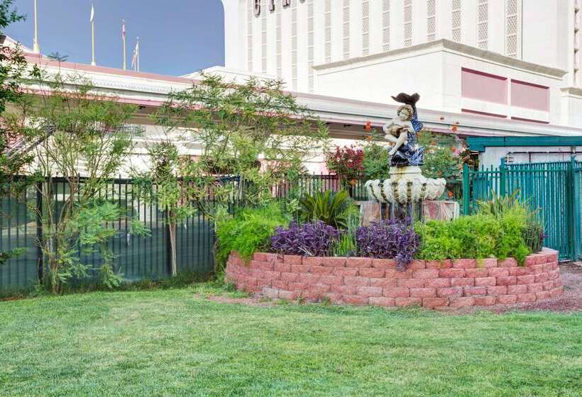 هتل Travelodge By Wyndham Las Vegas