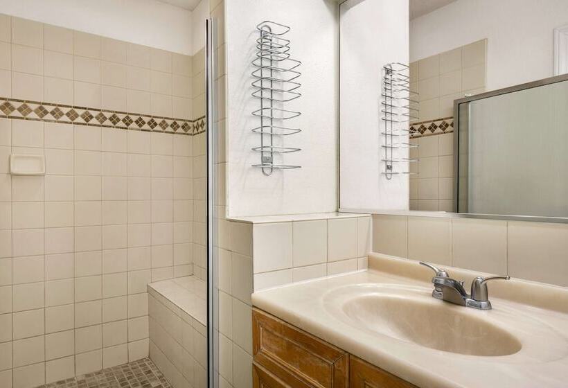 هتل Travelodge By Wyndham Las Vegas