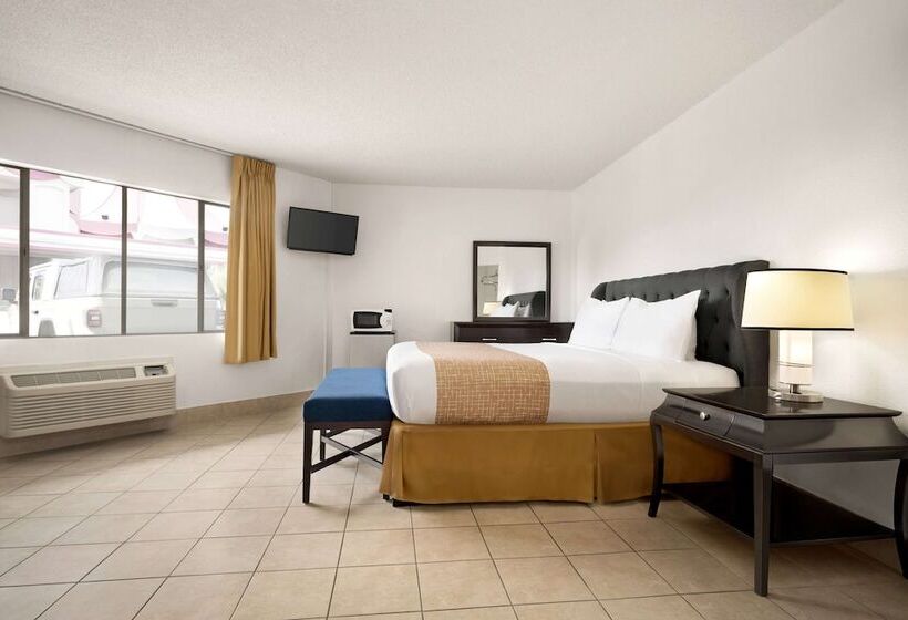 هتل Travelodge By Wyndham Las Vegas