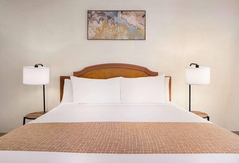 هتل Travelodge By Wyndham Las Vegas