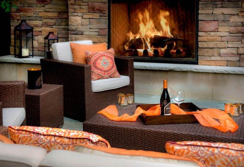هتل Trumbull Marriott Shelton