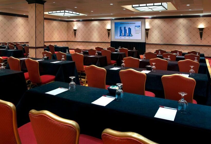 هتل Trumbull Marriott Shelton