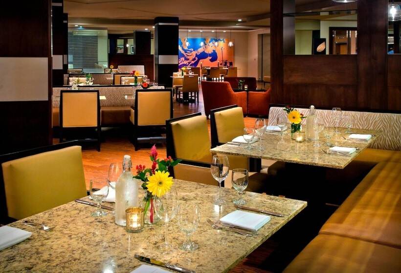 هتل Trumbull Marriott Shelton