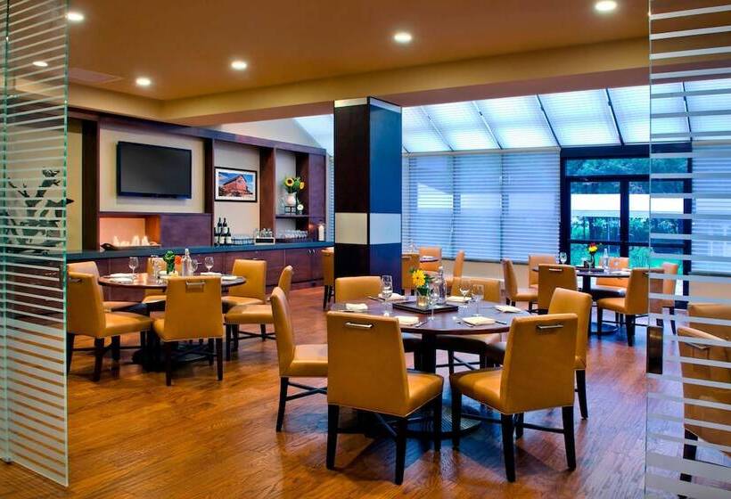 هتل Trumbull Marriott Shelton